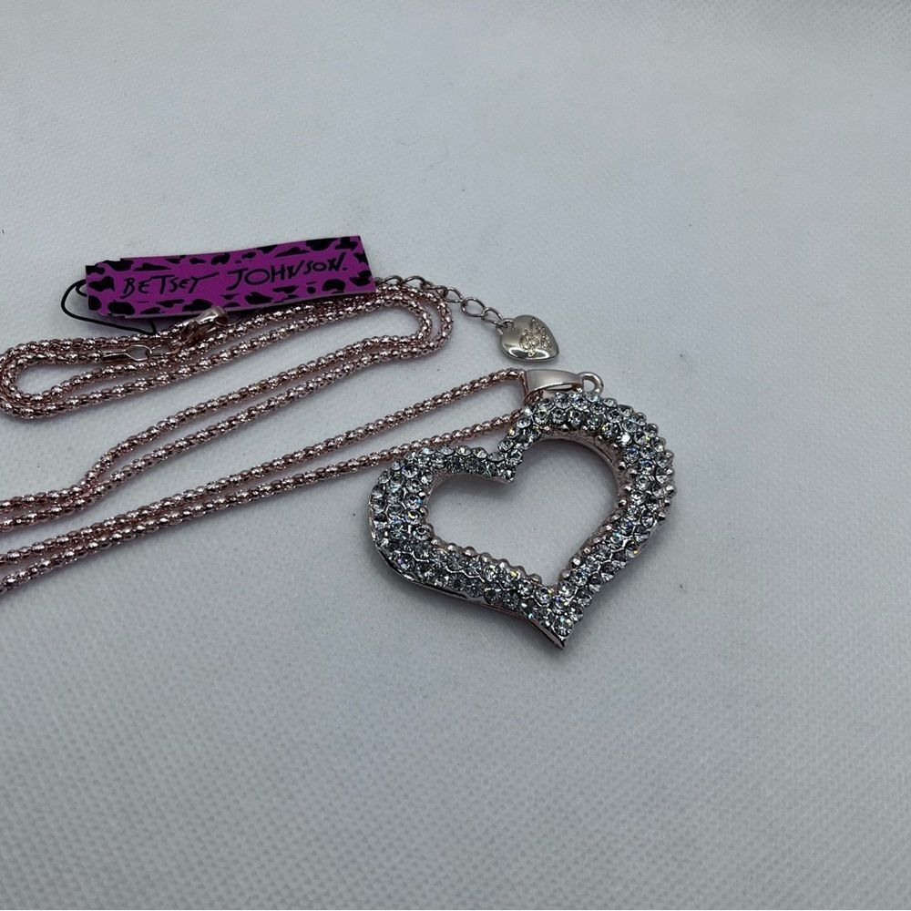 NECKLACE! Betsey Johnson Crystal Heart Pendant w/ “Rosegold” chain BNWT - Picture 5 of 8